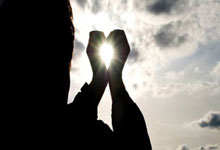 手机用什么买股票:股票开户到哪开-中期分红稳定性不断提升 超200家沪市公司连续两年派发“年中红包”